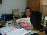 Mihai Petrut citeste Sportul de Vrancea de trei ori pe zi, ca sa-i aduca noroc...