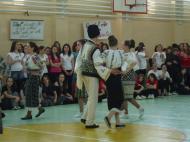 Super dansuri populare, excelente pentru miscare...