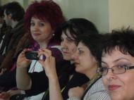 Doamnele si domnisoarele profesoare de la Pedagogic au primit cu zambetul pe buze spectacolul de 8 Martie...