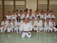 Sensei Marius Cojocaru si in spatele sau campionii de la KAZUMI PANCIU