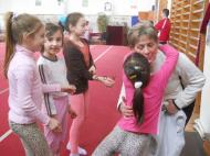 Gimnastica de Vrancea...doamna profesoara Dragan asteptata cu pupici...